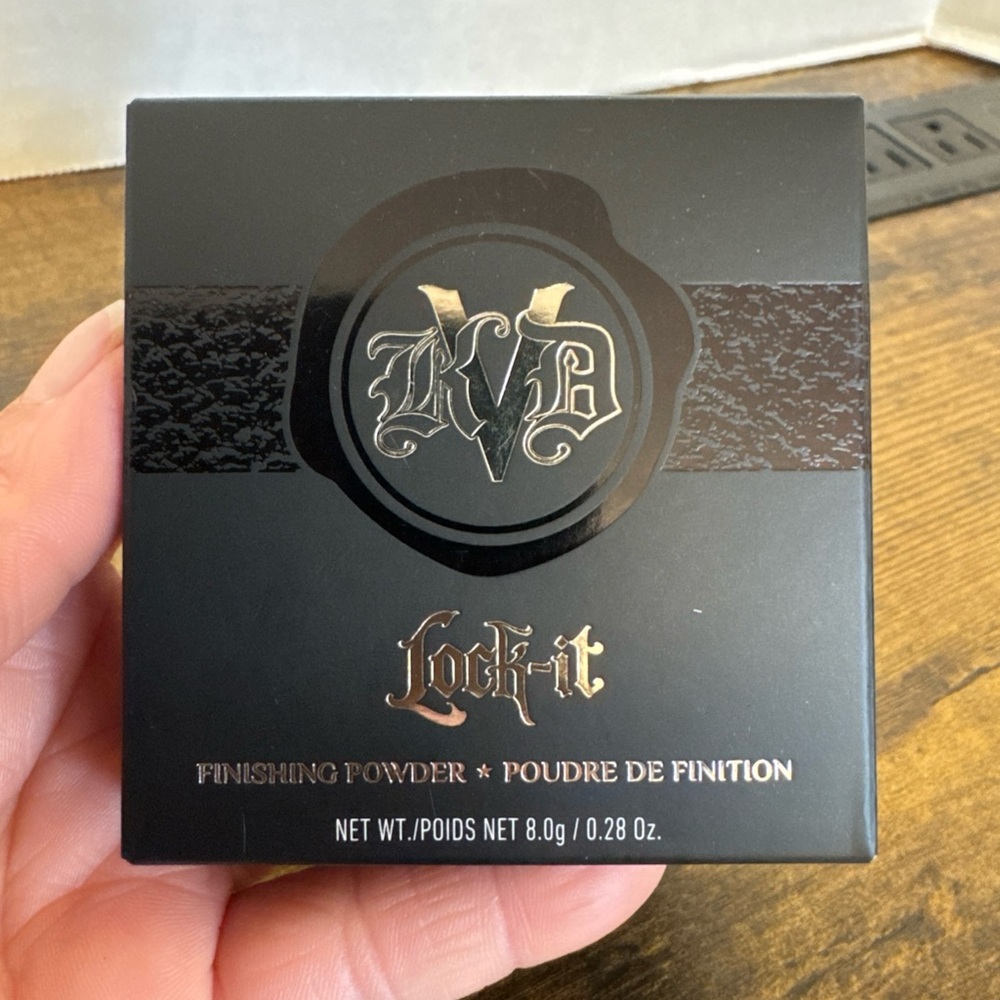 KVD FAIR Lock-It Mattifying Finishing Powder Full Size 0.28 Oz Kat Von D.